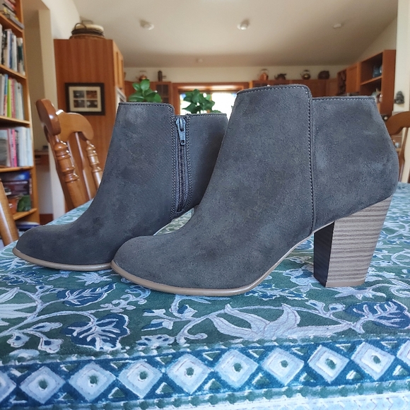Old Navy suede boots size 9 - Picture 2 of 12